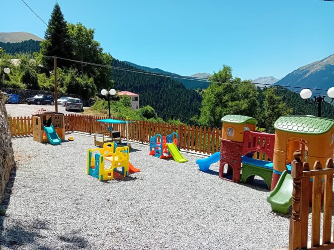 Η πιο "κουλ" παιδική χαρά βρίσκεται στην Πολυθέα Ασπροποτάμου!(φωτο)