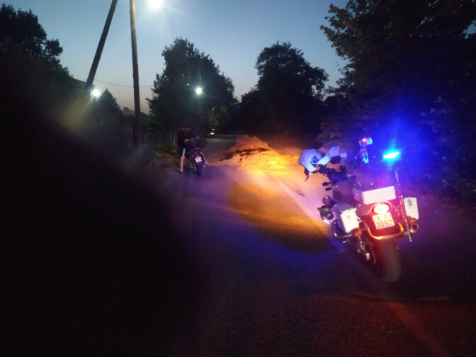 Μπάλες με άχυρο γέμισαν τον δρόμο προς Αύρα