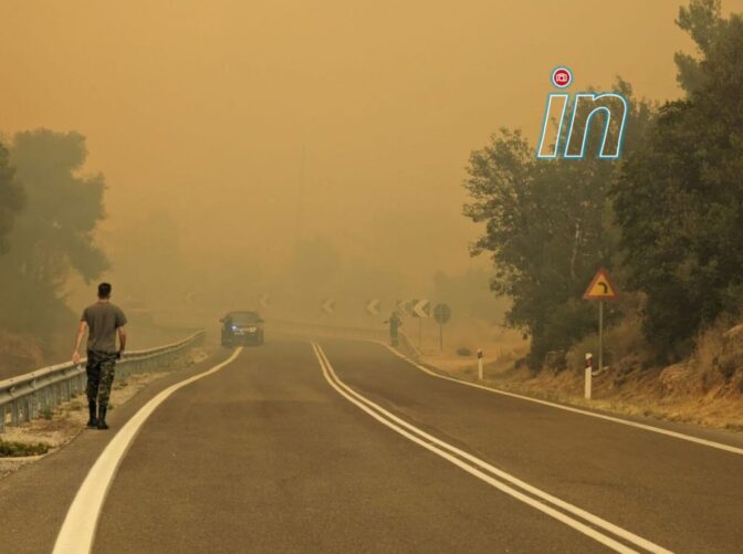 Μαίνεται η φωτιά στα Δερβενοχώρια, εκκενώνονται οικισμοί
