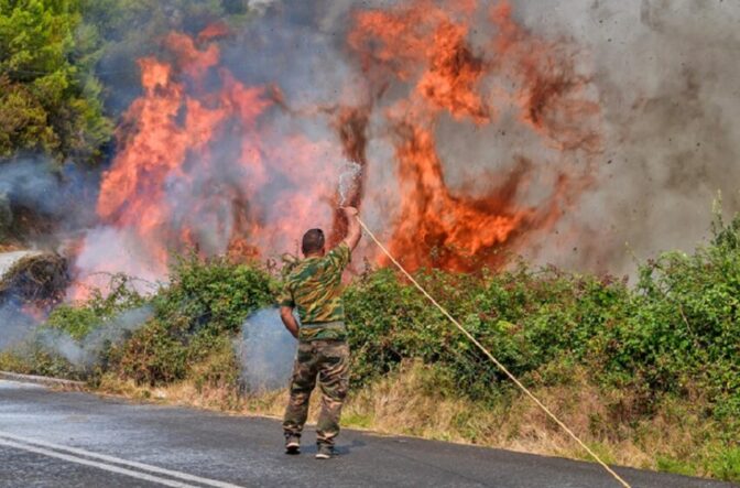 Σε εξέλιξη αυτή την ώρα μεγάλη φωτιά στην Ηλεία