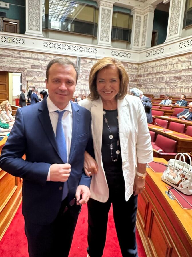 Συνεχίζει ακάθεκτος