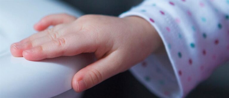 Τραγωδία στην Τήνο: Νεκρό 3χρονο παιδί – Πνίγηκε από σταφύλι