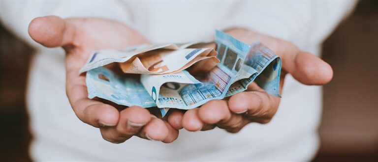 Ποια επιδόματα πληρώνονται από σήμερα Δευτέρα