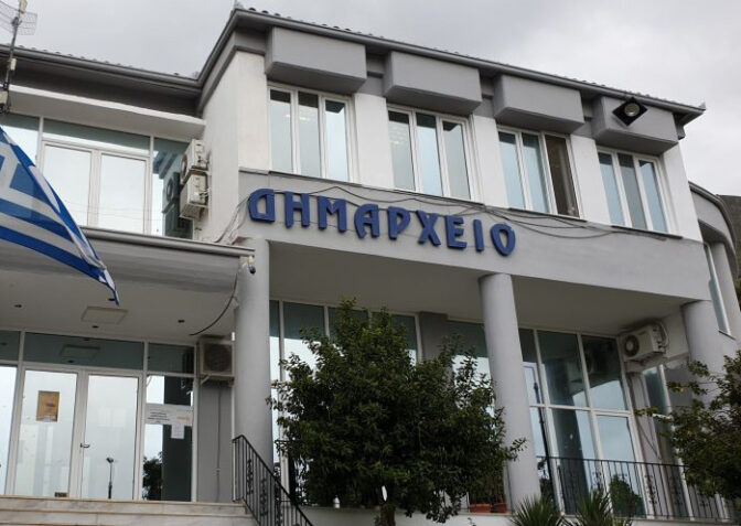 Έργα ανάπλασης στις πλατείες Νομής, Σερβωτών και Πετροπόπρου