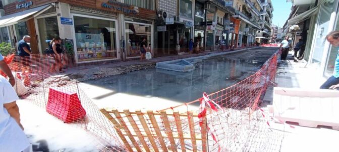 Έσπασε αγωγός της ΔΕΥΑΤ και πλημμύρισε η Γαριβάλδη!