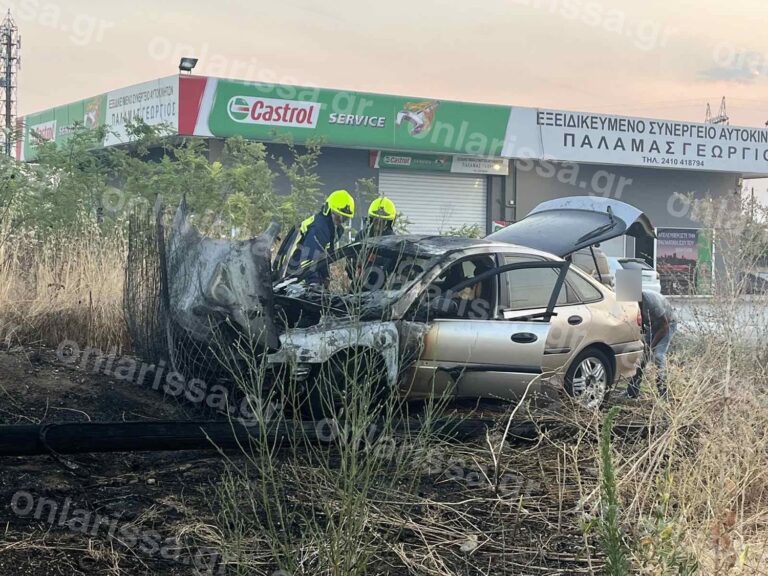 Σοκαριστικό τροχαίο έξω από τη Λάρισα (φωτό)