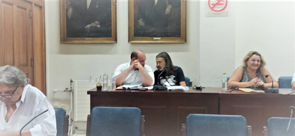 Τι βλέπουμε στη γυάλινη σφαίρα...