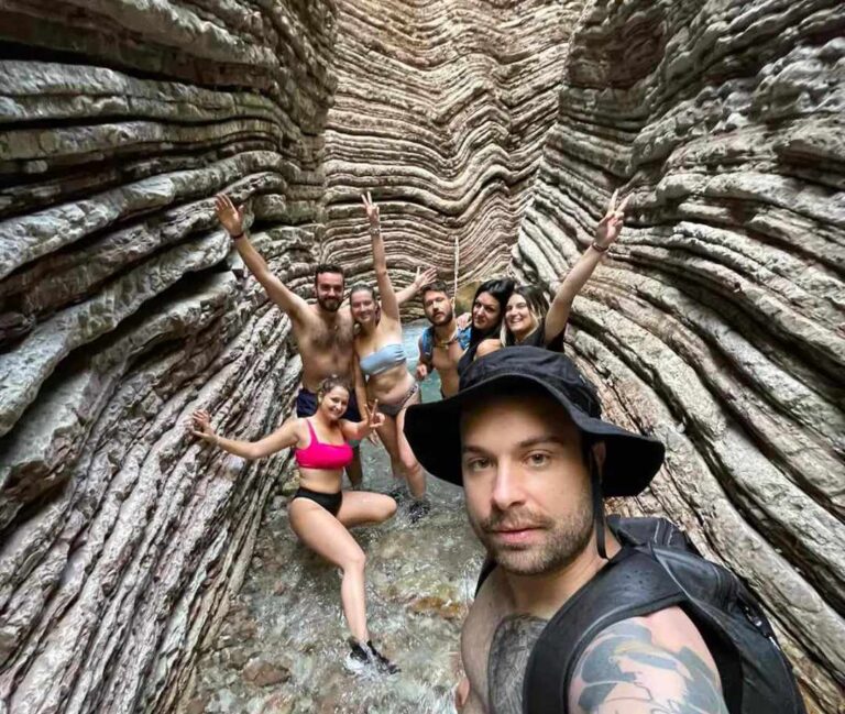 Μοναδική εμπειρία για τους Τρικαλινούς οι …βουτιές στο «στενό» της Αθαμανίας (φωτό)