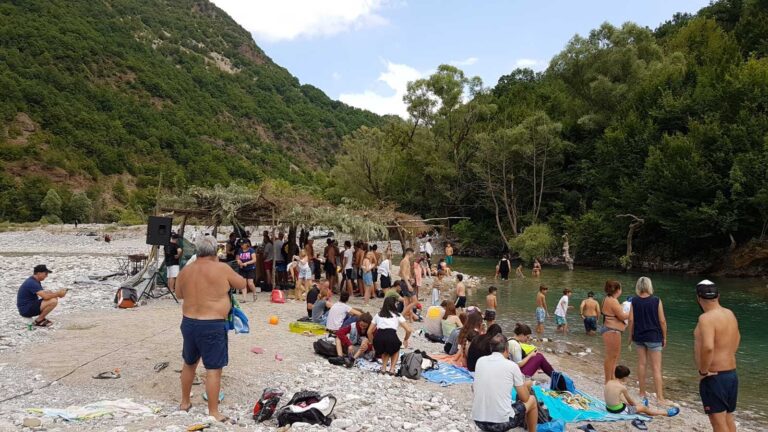 To ξέφρενο River Party στην Μεσοχώρα (φωτό)