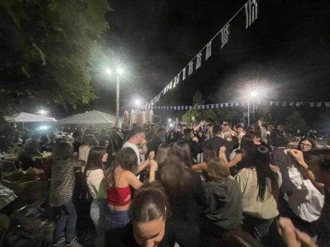 Γλέντησαν με την ψυχή τους τα παιδιά ...απ΄τον Ασπροπόταμο και το τρανό Γαρδίκι! (φωτό - βίντεο)