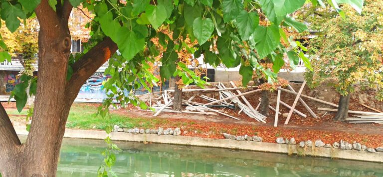 Παραποτάμιες παραφωνίες με καδρόνια σωρό στον Ληθαίο