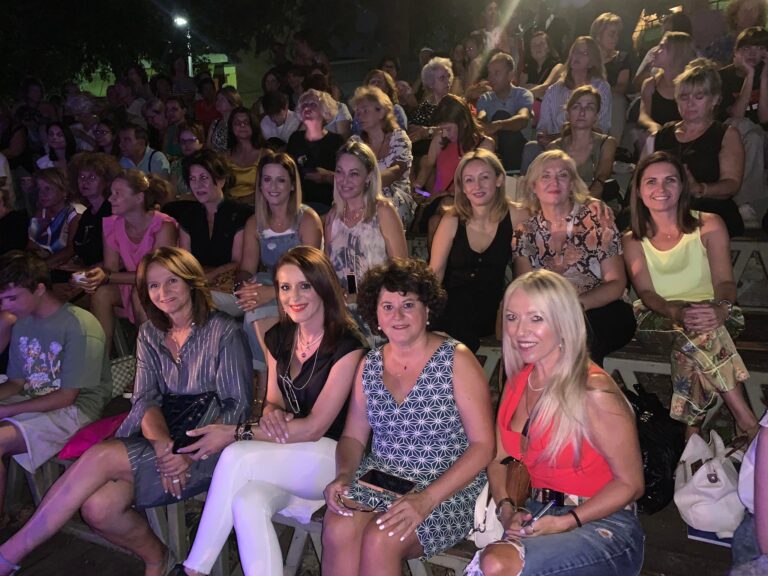 Στο φως του φεγγαριού Τρικαλινές γυναικείες παρουσίες (φωτό και βίντεο)