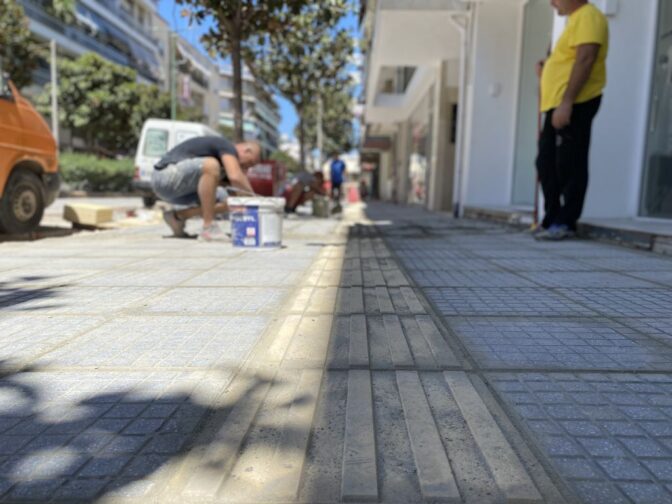 Ολοκληρώνονται τα πεζοδρόμια στην Ασκληπιού
