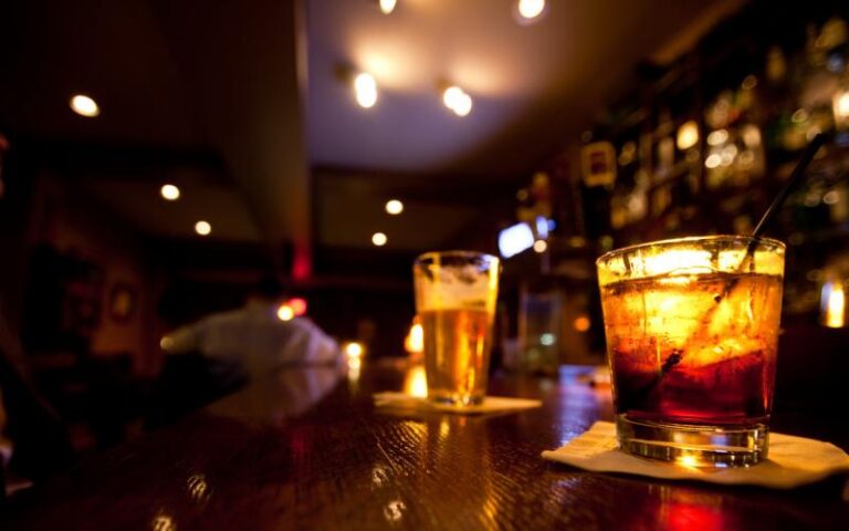 Τρίκαλα: Από το μπαρ κατέληξε με χειροπέδες στα κρατητήρια