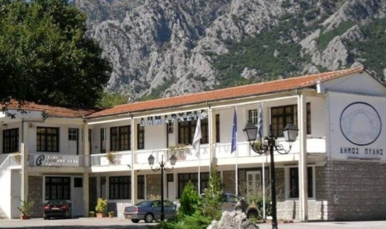 Το Δημοτικό Συμβούλιο Πύλης αποχαιρετά τον πρόεδρο των Γόμφων