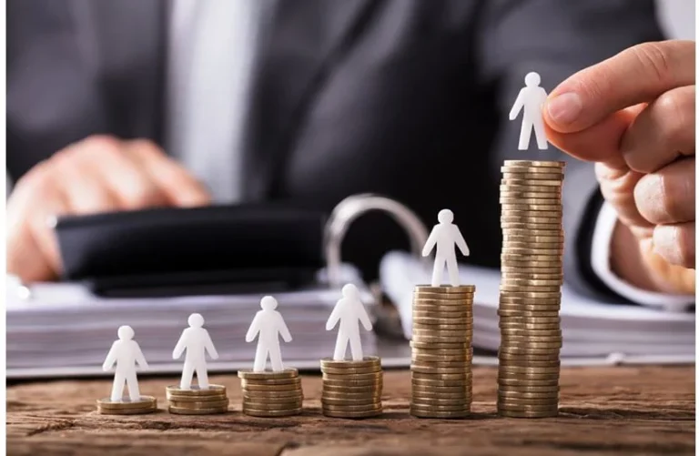 Αυξήσεις σε μισθούς, συντάξεις και επιδόματα φέρνει ο προϋπολογισμός του 2024