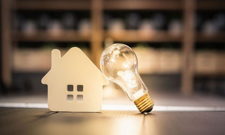 Κοινωνικό Τιμολόγιο: Ποιοι δικαιούνται φθηνό ρεύμα