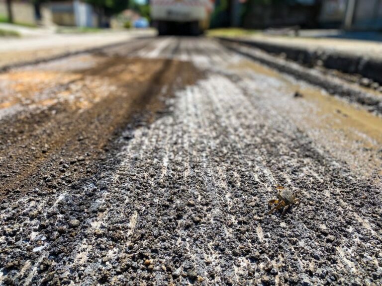 Ασφαλτοστρώσεων συνέχεια στα Τρίκαλα