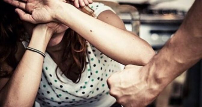 Του ζήτησε να χωρίσουν και αυτός την «έσπασε» στο ξύλο στέλνοντάς την στο νοσοκομείο!