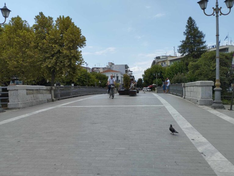 Έμειναν μόνο οι …φρουροί στα Τρίκαλα