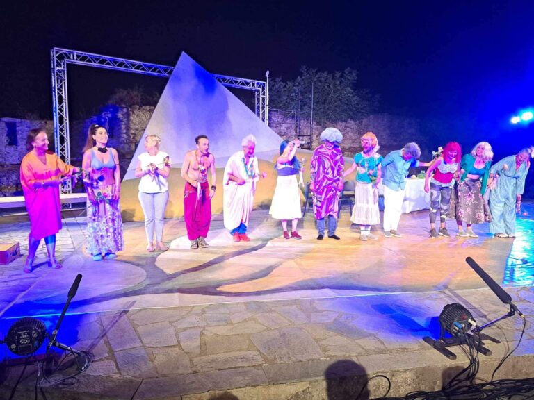 Τα Τρίκαλα λάτρεψαν τον Αριστοφάνη και το Θεσσαλικό Θέατρο (φωτό)