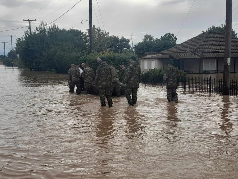 Σταμάτησε ο απεγκλωβισμος ανθρώπων στα πλημμυρισμένα