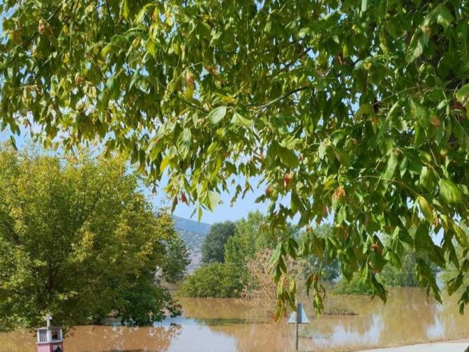 Κραυγή απόγνωσης μέσα από την Πηνειάδα - Ζητούν νερό και τρόφιμα για τα παιδιά