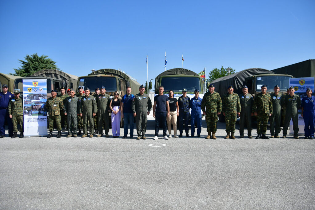 Λάρισα: Κομβόι 38 φορτηγών στην 1η Στρατιά για τους πλημμυροπαθείς