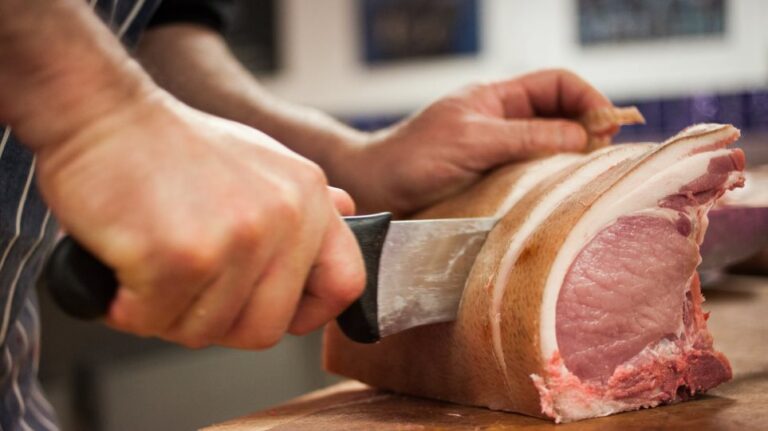 Έγινε κι αυτό στη Λάρισα: Τον έπιασαν να κλέβει κρέας!