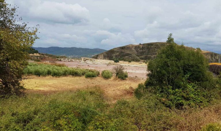 ΄Επεσε το παλιό γεφύρι της Σαρακίνας