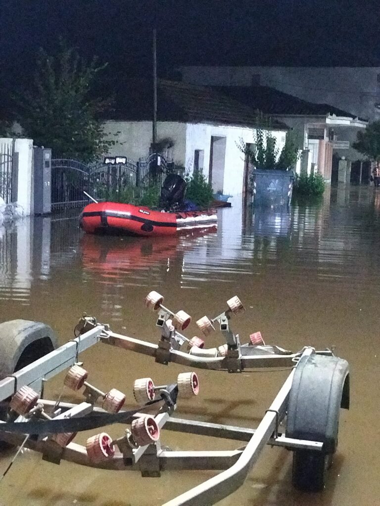 Η απόλυτη καταστροφή σε Φαρκαδόνα και στα χωριά της (φωτο)