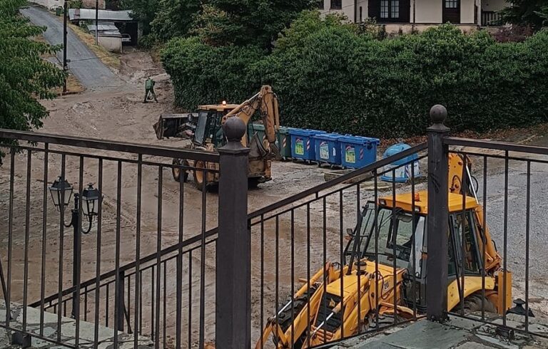 Σταμάτησε η βροχή στην Καλαμπάκα και μετρούν “πληγές”