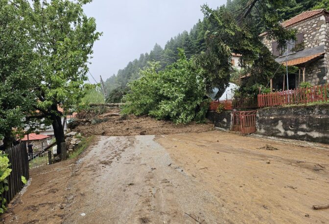 Η Ελάτη σε κατάσταση έκτακτης ανάγκης - Εγκλωβισμένοι μέχρι και στην Πύρρα