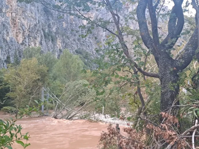 Βυθισμένη η κοιλάδα των Τεμπών