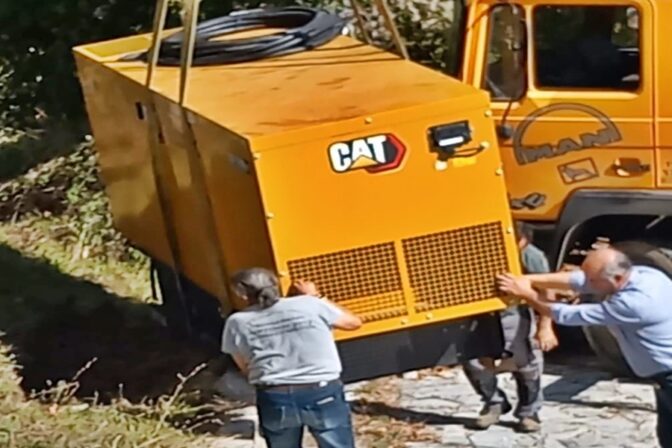 Έφτασε η γεννήτρια ρεύματος στην Καλλιρρόη