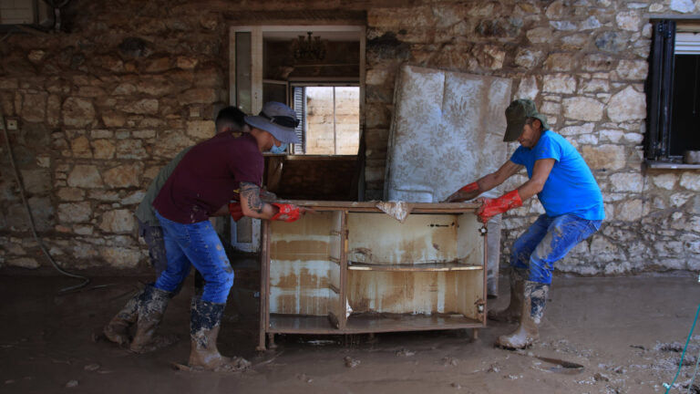 Κοντά στους πληγέντες ο Σύλλογος Πολιτικών Συνταξιούχων ν. Τρικάλων