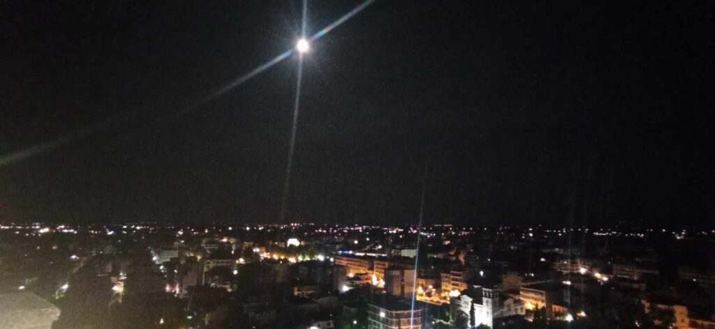 Στο ρολόι του Φρουρίου απόλαυσαν οι Τρικαλινοί την πανσέληνο(φωτο&video)