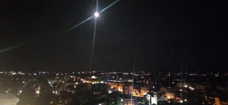 Στο ρολόι του Φρουρίου απόλαυσαν οι Τρικαλινοί την πανσέληνο(φωτο&video)