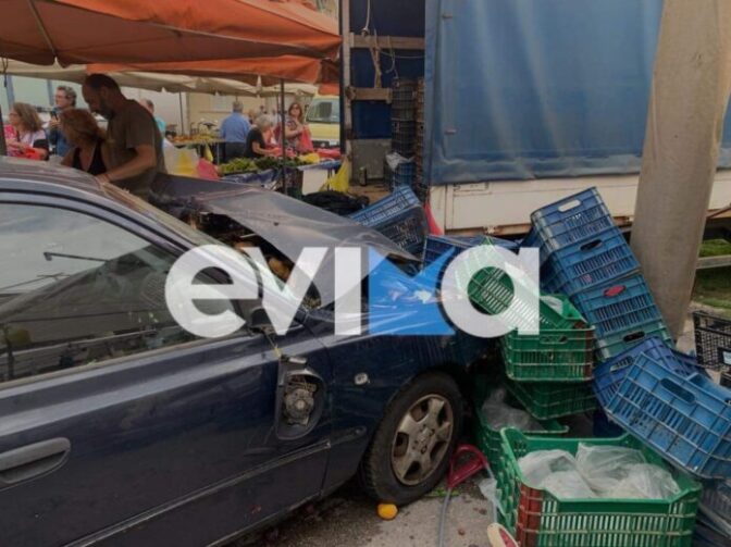 Αυτοκίνητο με 80χρονο οδηγό «μπούκαρε» σε λαϊκή