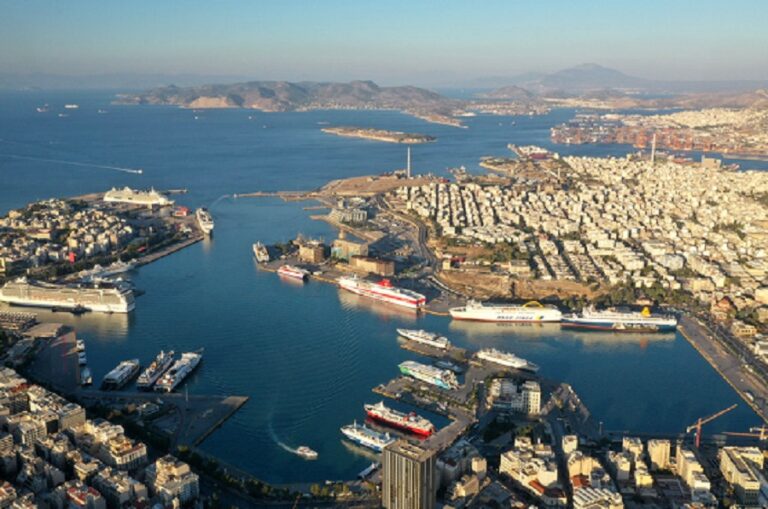 Γυναίκα είδε το καράβι να φεύγει και έμεινε με δύο παιδιά χωρίς χρήματα στην τσέπη…