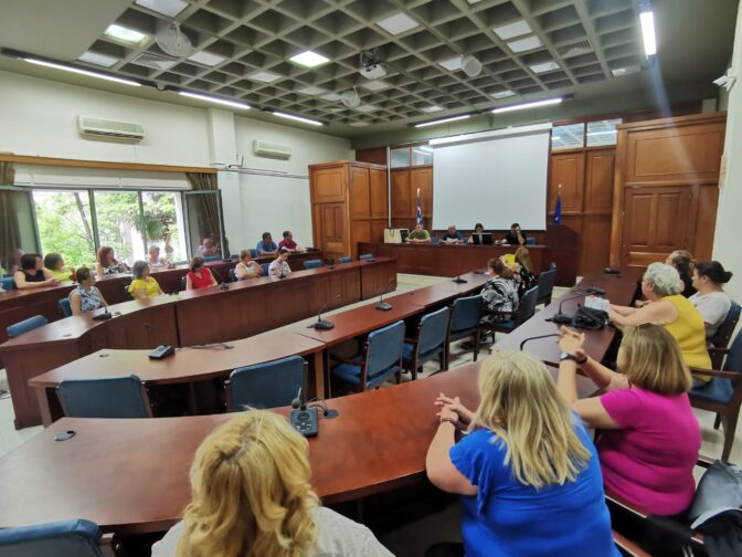ΤΡΙΚΑΛΑ: 64 καθαρίστριες αναλαμβάνουν την καθαριότητα των σχολείων
