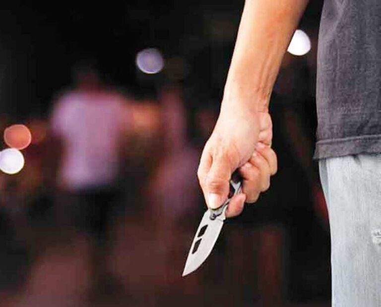 Κυκλοφορούσε με μαχαίρι στα Τρίκαλα