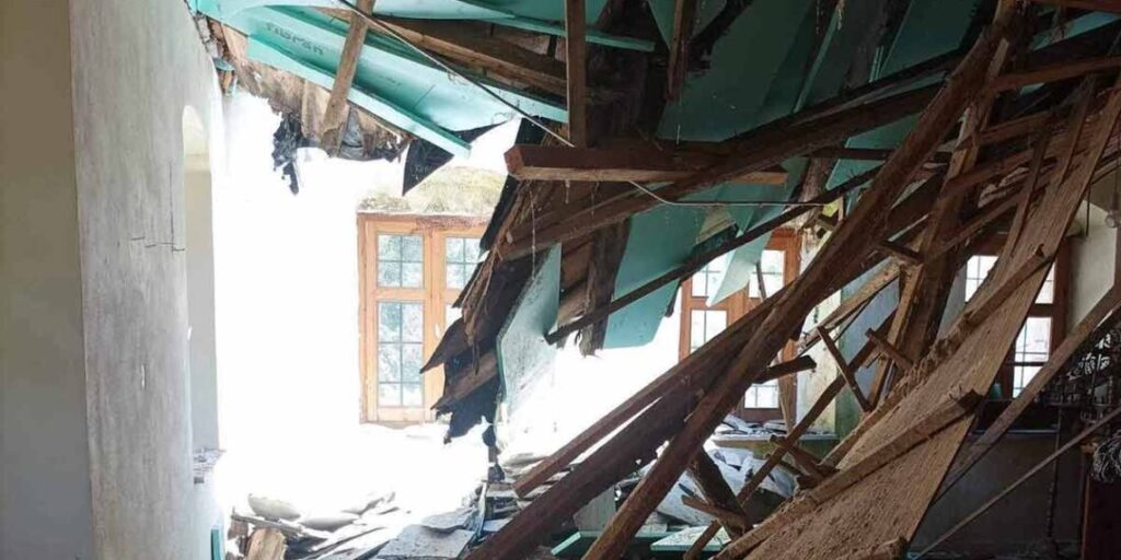 Κατέρρευσε η στέγη του σχολείου στην Τζούρτζια Ασπροποτάμου