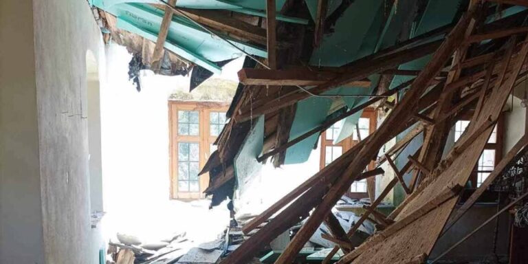 Κατέρρευσε η στέγη του σχολείου στην Τζούρτζια Ασπροποτάμου