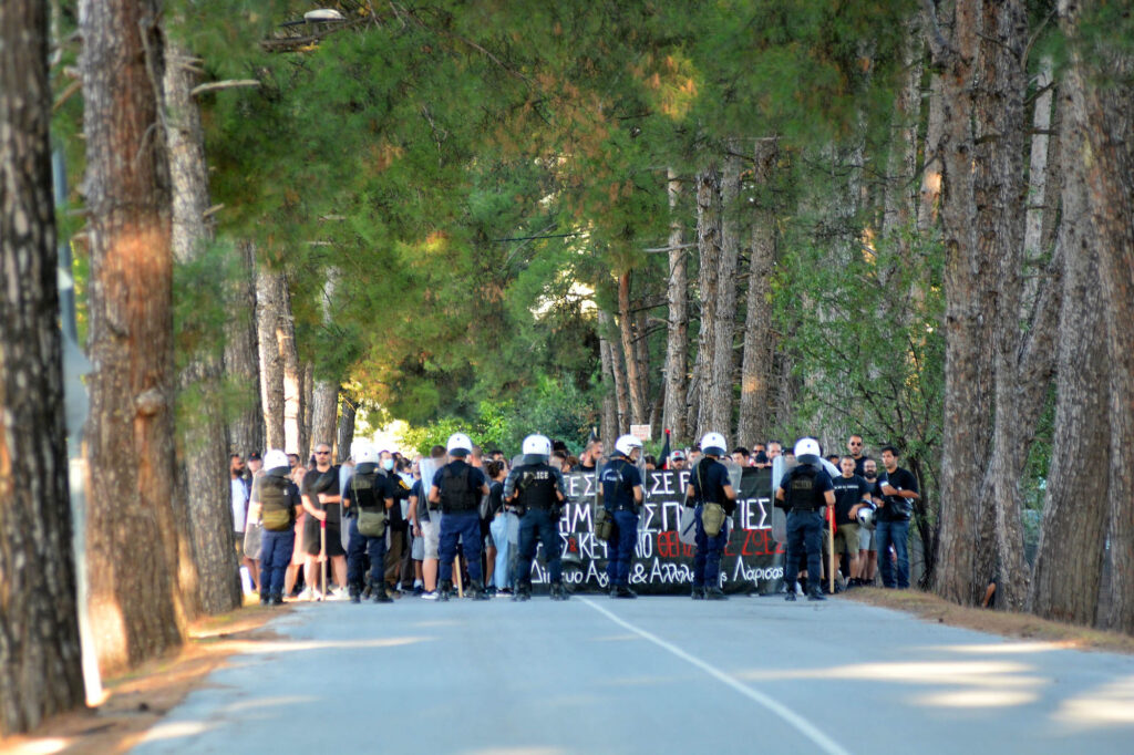 Καταγγελία για χημικά και βία από την αστυνομία στη διαδήλωση για τις πλημμύρες
