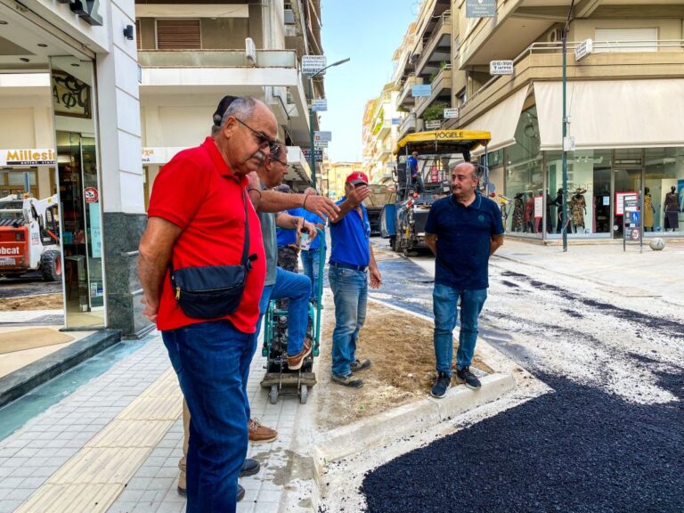 Έπεσε άσφαλτος στην Γαριβάλδη