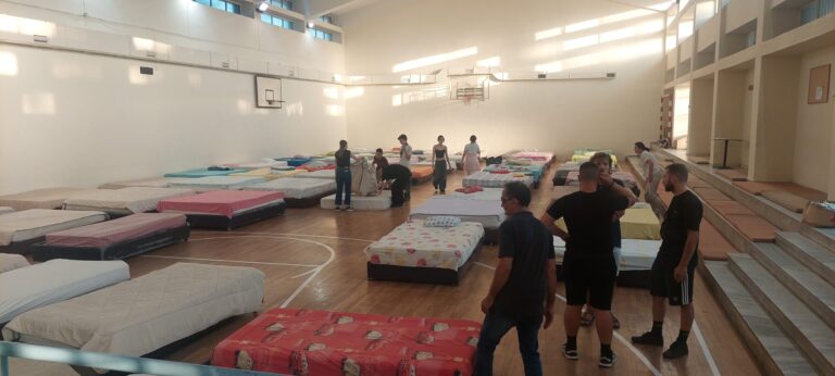 Το γυμναστήριο του 5ου Γυμνασίου Τρικάλων έγινε κέντρο υποδοχής