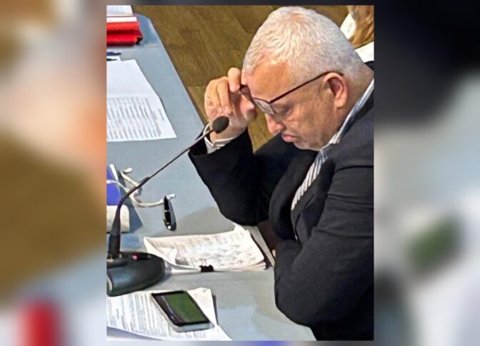Καταγγέλλεται ο Πρόεδρος του ΔΣ Τρικκαίων ότι έβλεπε ποδόσφαιρο την ώρα σημαντικής συνεδρίασης