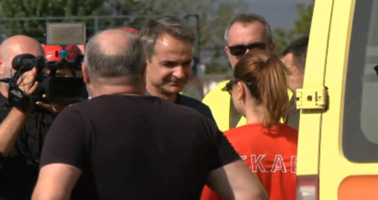 Στην Καρδίτσα και στα Τρίκαλα ο πρωθυπουργός - Πέταξε πάνω από τις πληγείσες περιοχές