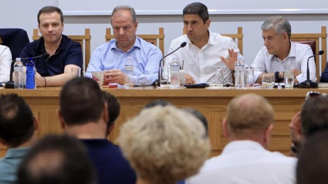 "Διαχειρίσιμη η κατάσταση στη Θεσσαλία" λέει ο ΥΠΑΑΤ Λευτέρης Αυγενάκης